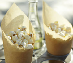 throwing-an-outdoor-movie-party_3 throwing-an-outdoor-movie-party_3