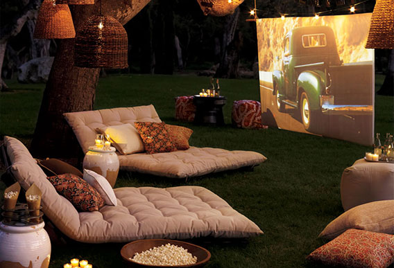 throwing-an-outdoor-movie-party_1 throwing-an-outdoor-movie-party_1