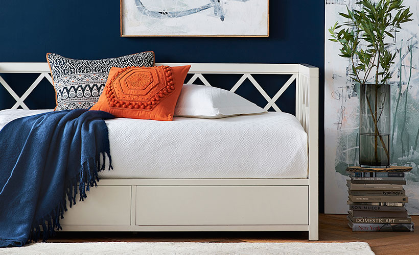 How to Spruce Up Your Daybed How to Spruce Up Your Daybed