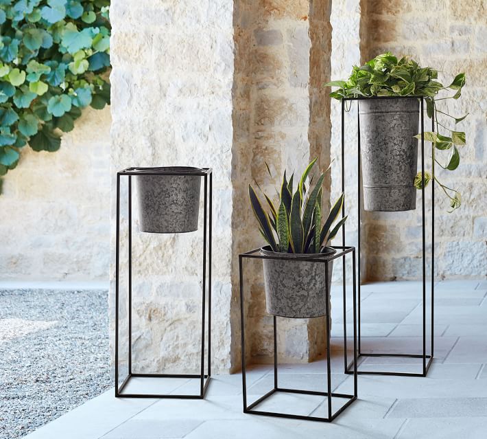 Farmhouse Galvanized Planters - Click through to discover 35 amazing galvanized metal decor Ideas for casual rustic farmhouse style Interiors & living!