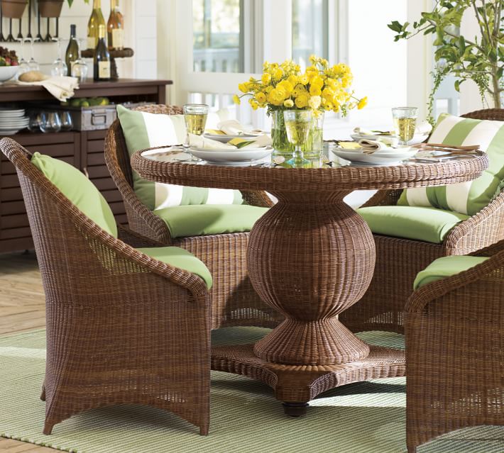 Palmetto All Weather Wicker Round Pedestal Dining Table