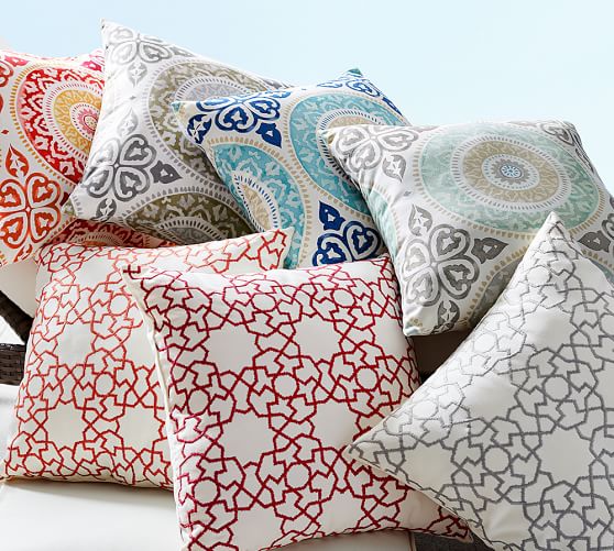 Leona Medallion Indoor/Outdoor Pillow Pottery Barn