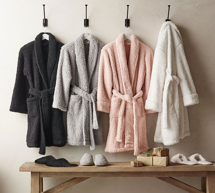 Pantoufles en fausse fourrure Teddy Bear. Ayez vous-même un petit décor de Noël confortable, de la fausse fourrure et de l'hygiène.